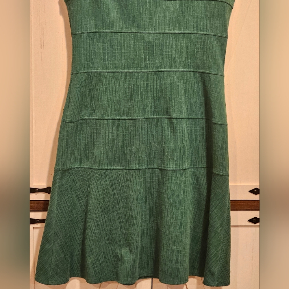 Enfocus Studio Kelly Green  Sleeveless Midi Dress with Mock Gold Buttons. - Picture 4 of 5